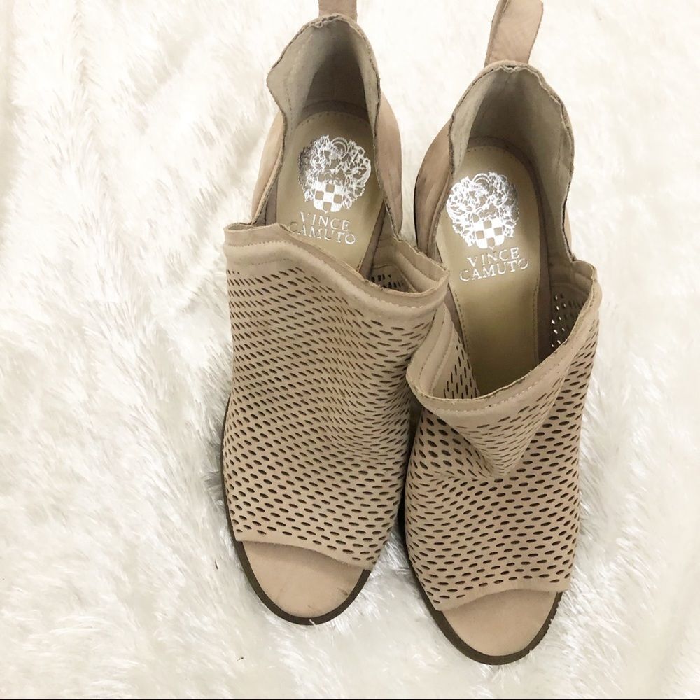 Vince Camuto Kensa peep toe bootie in tipsy taupe 10.5M good condition